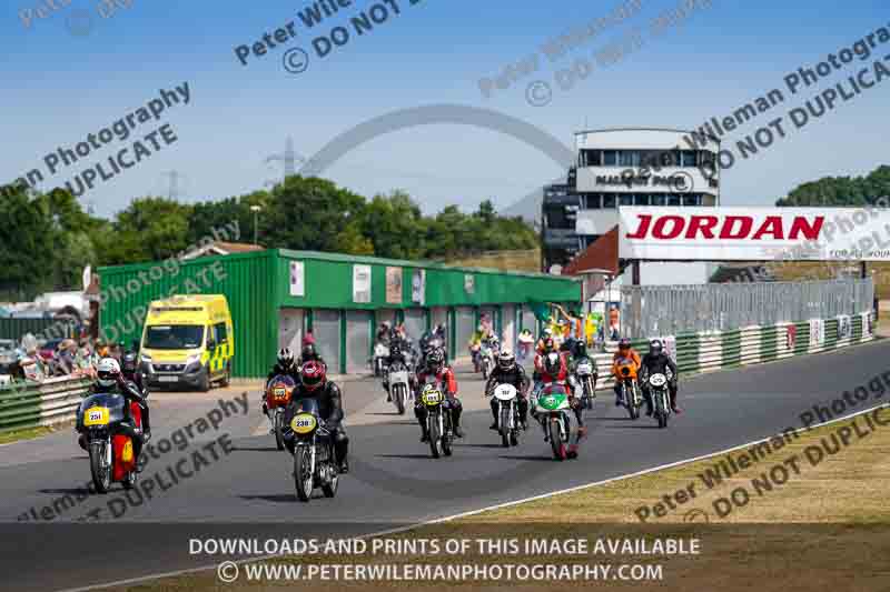 Vintage motorcycle club;eventdigitalimages;mallory park;mallory park trackday photographs;no limits trackdays;peter wileman photography;trackday digital images;trackday photos;vmcc festival 1000 bikes photographs